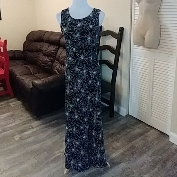 PJLA Dresses & Skirts - LAST CHANCE Abstract flower black&white Dress